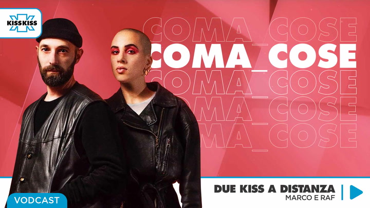 Due Kiss a Distanza con Coma_Cose