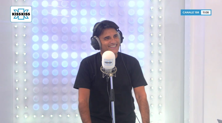 Sal Da Vinci in Good Morning Kiss Kiss