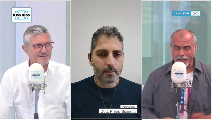 Accumulatori seriali: come risolvere questo problema secondo lo psicologo in Good Morning Kiss Kiss