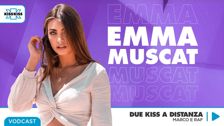 Due Kiss a Distanza con Emma Muscat