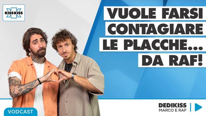 Vuole farsi contagiare le placche...da Raf! In Dedikiss