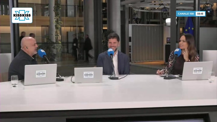 Maurizio Molinari Capo Ufficio a Milano del Parlamento Europeo nel Pippo Pelo Show