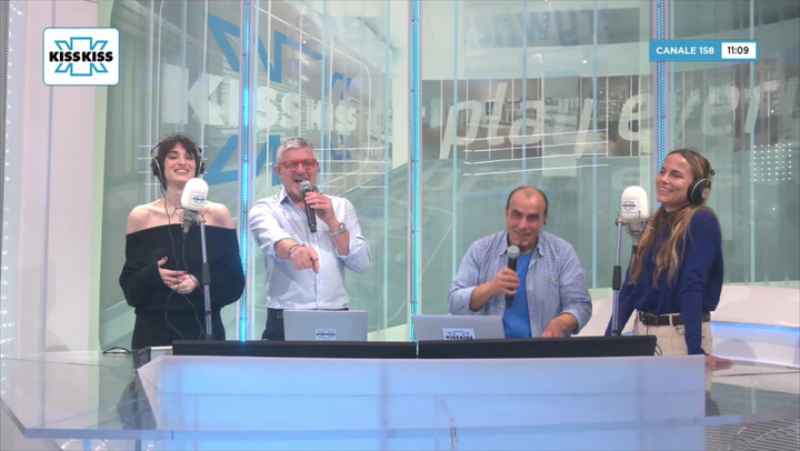 Pilar Fogliati e Ludovica Rampoldi in Good Morning Kiss Kiss