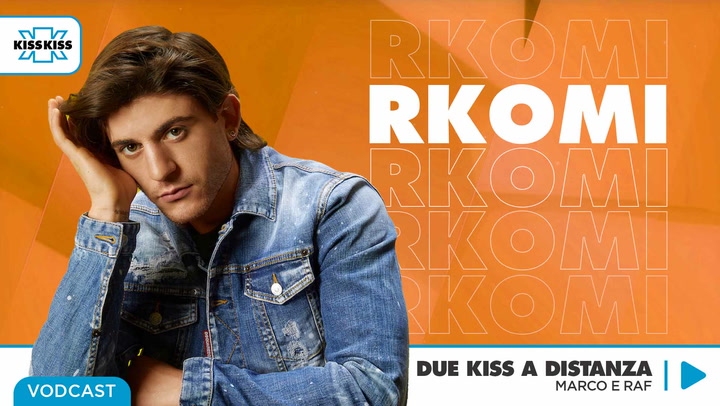 Due Kiss a Distanza con Rkomi