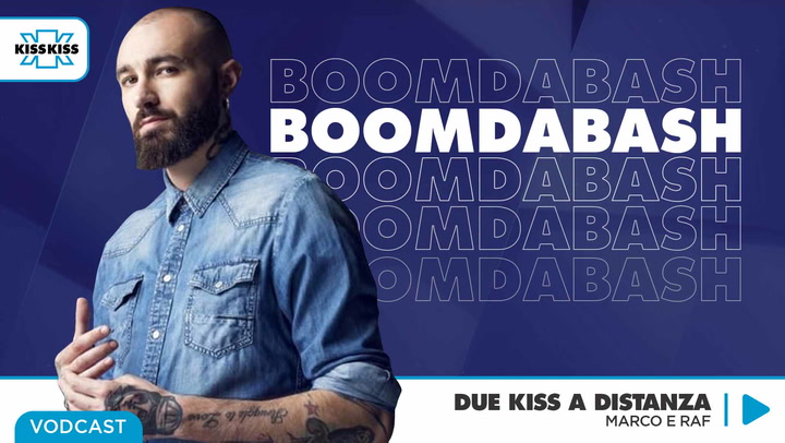 Due Kiss a Distanza con i Boomdabash