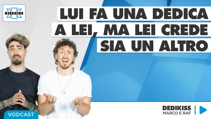 Lui fa una dedica a lei