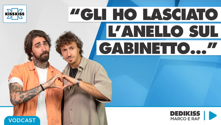 Gli ho lasciato l'anello sul gabinetto... in Dedikiss