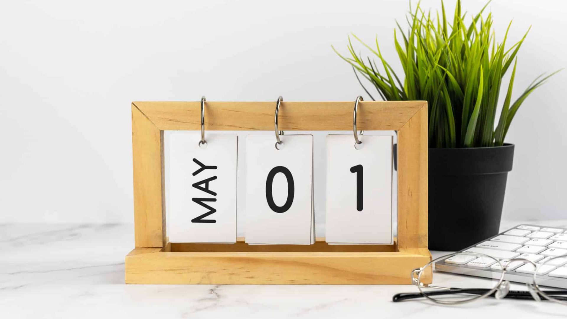 May 01 Calendar date