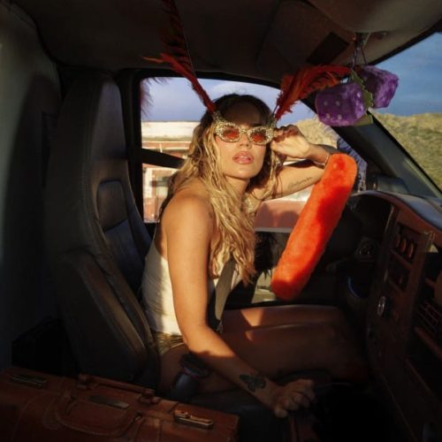 KAROL G, Manu Chao - Viajando Por El Mundo 600x600