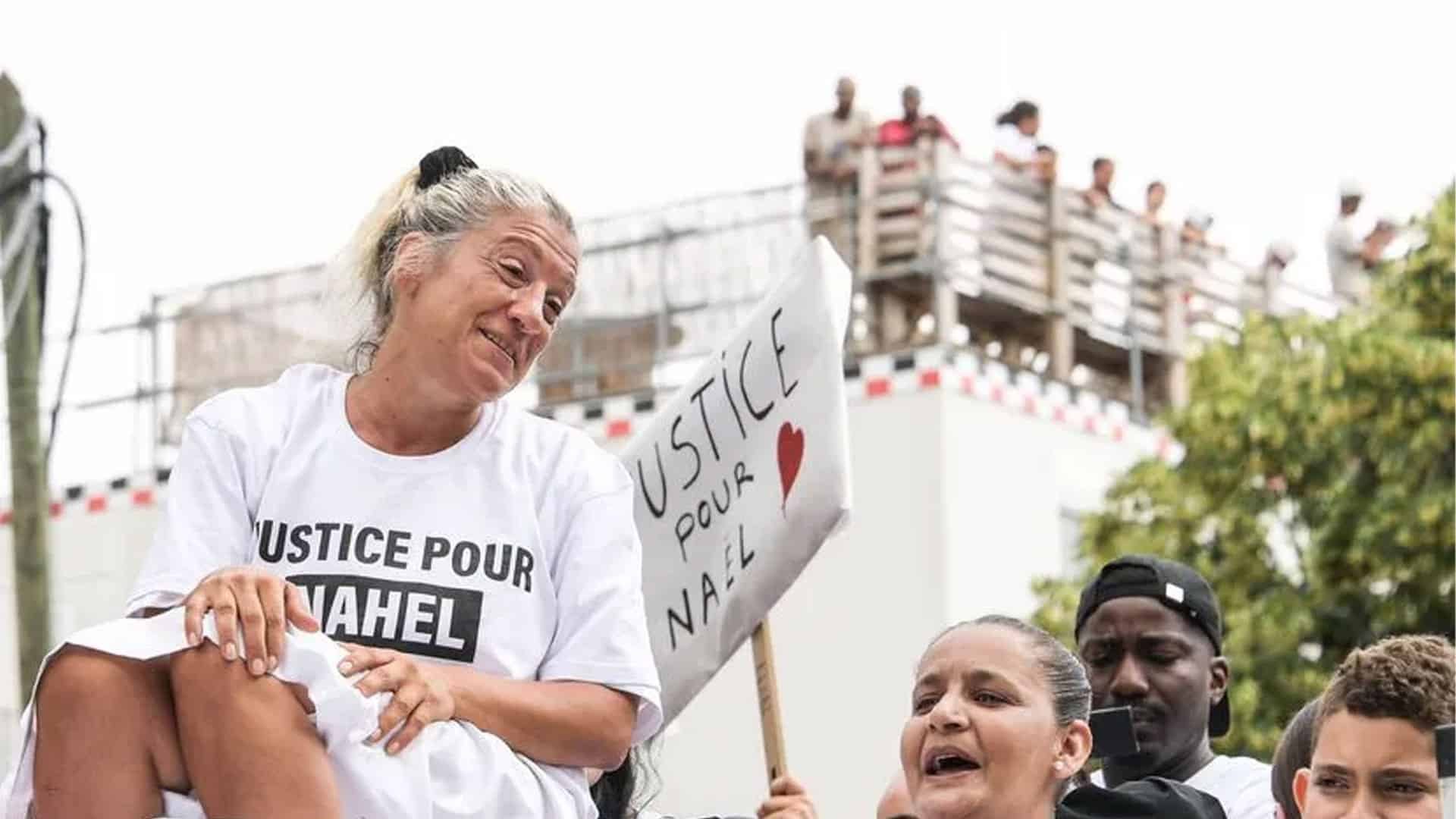 Parigi, funerali per il 17enne ucciso a Nanterre, ancora scontri nella notte