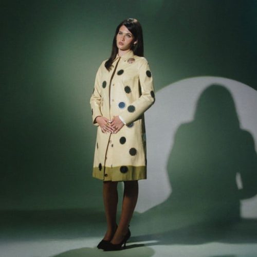 SIENNA SPIRO - Die On This Hill 600x600