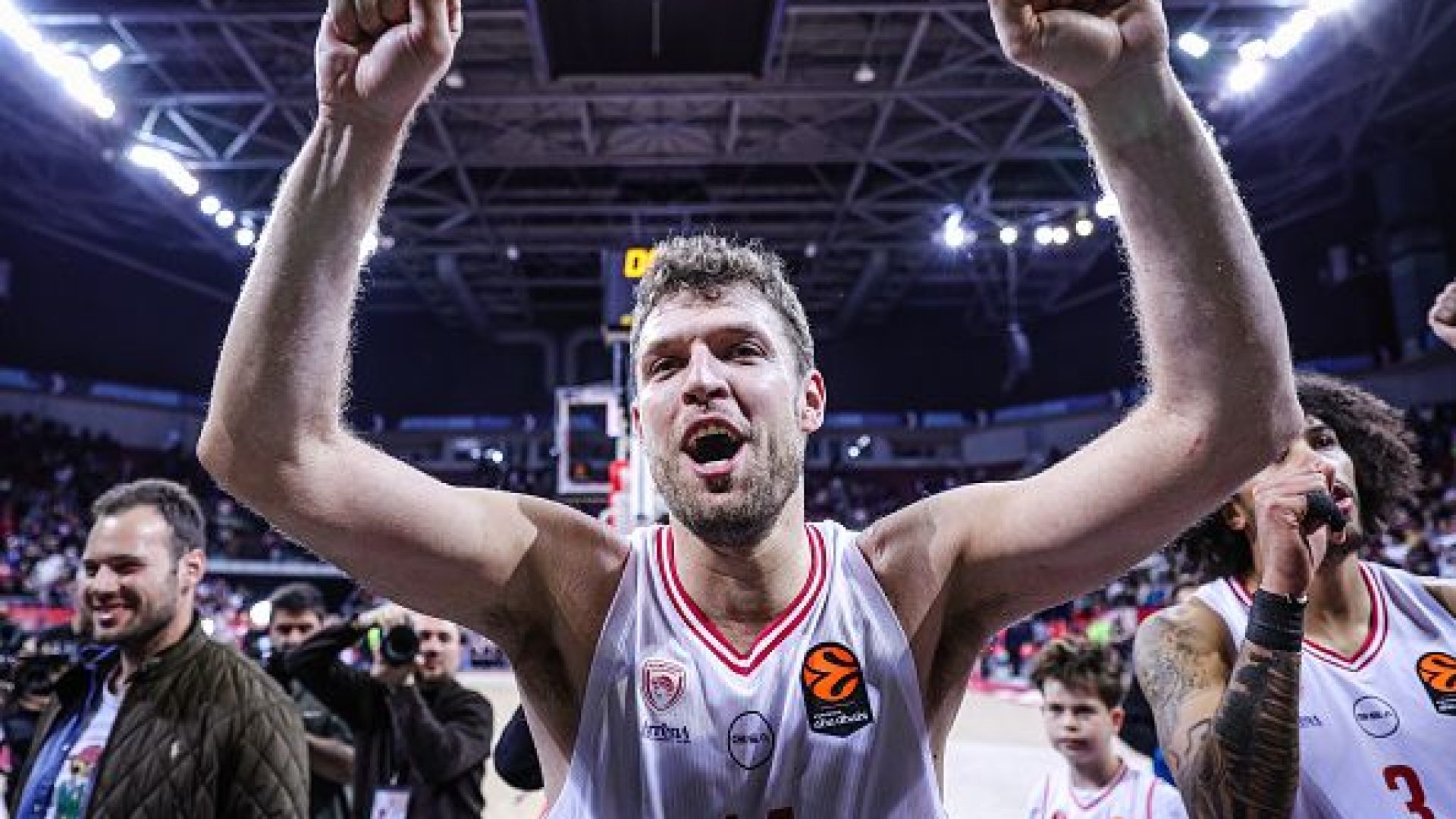 Sasha Vezenkov-4.jpg