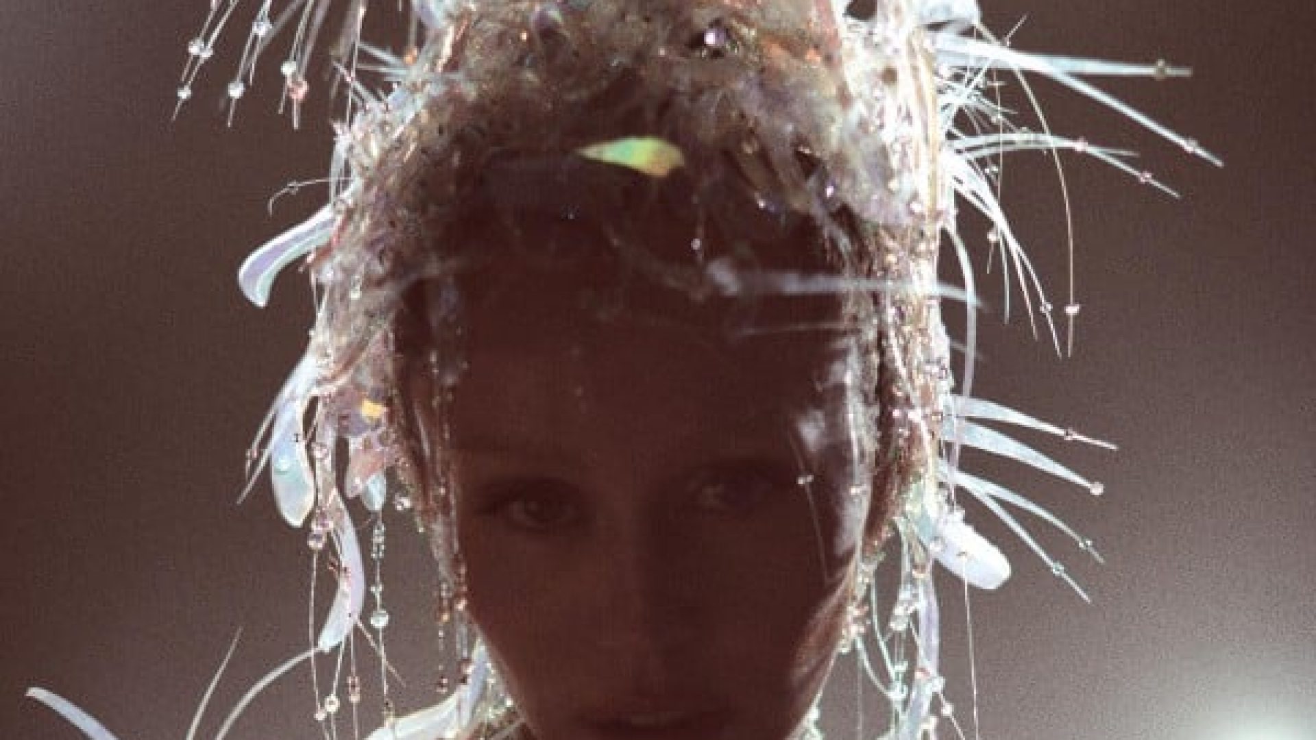 mc-miley cyrus end of the world -600x600