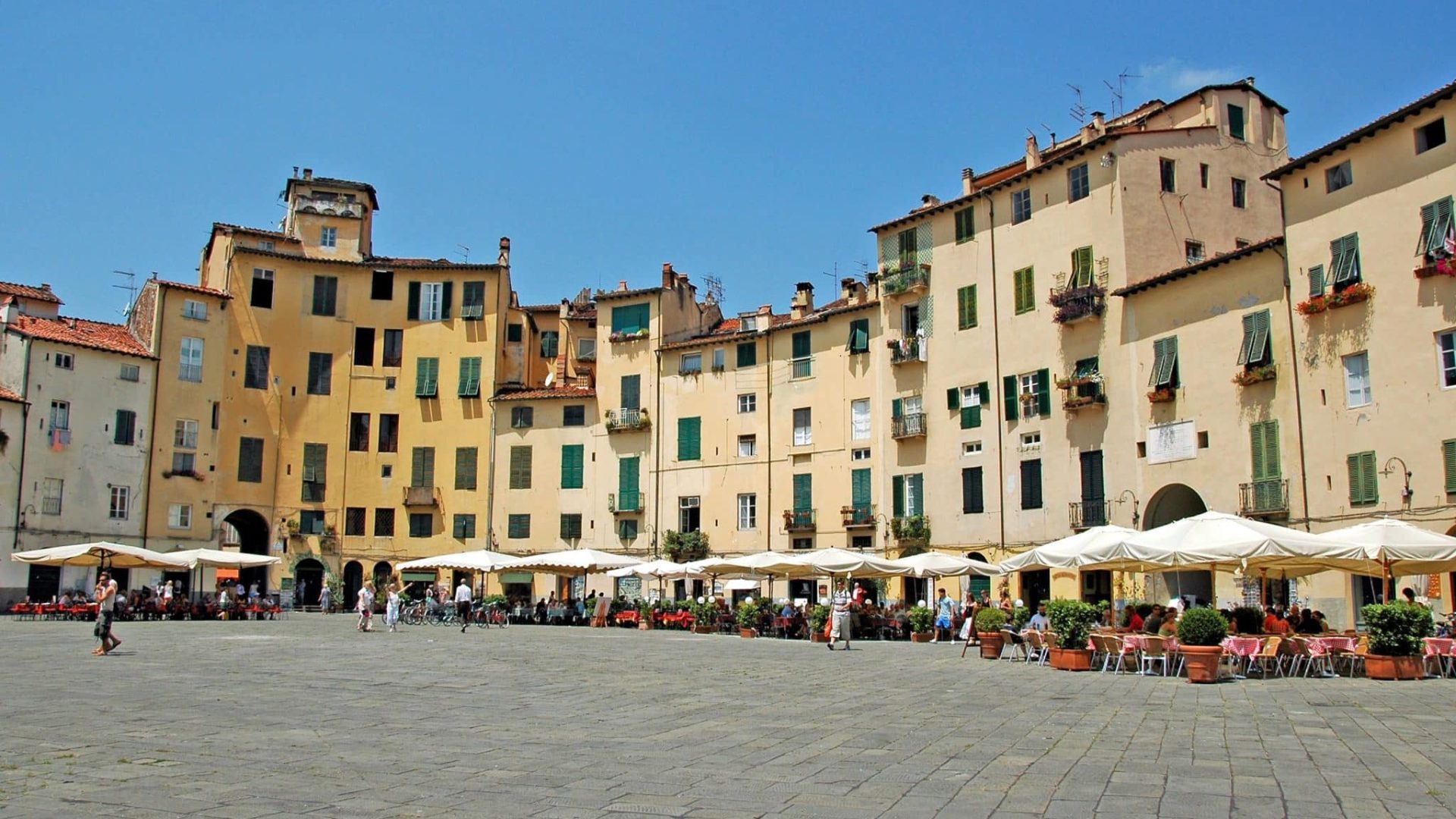 saveriogiusti-piazza-amphitheater-of-lucca-348488.jpg