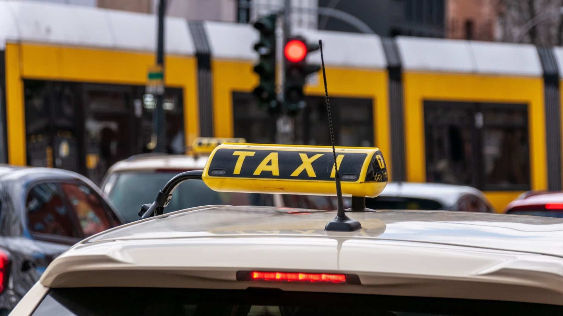 wal_172619-taxi-7856666.jpg