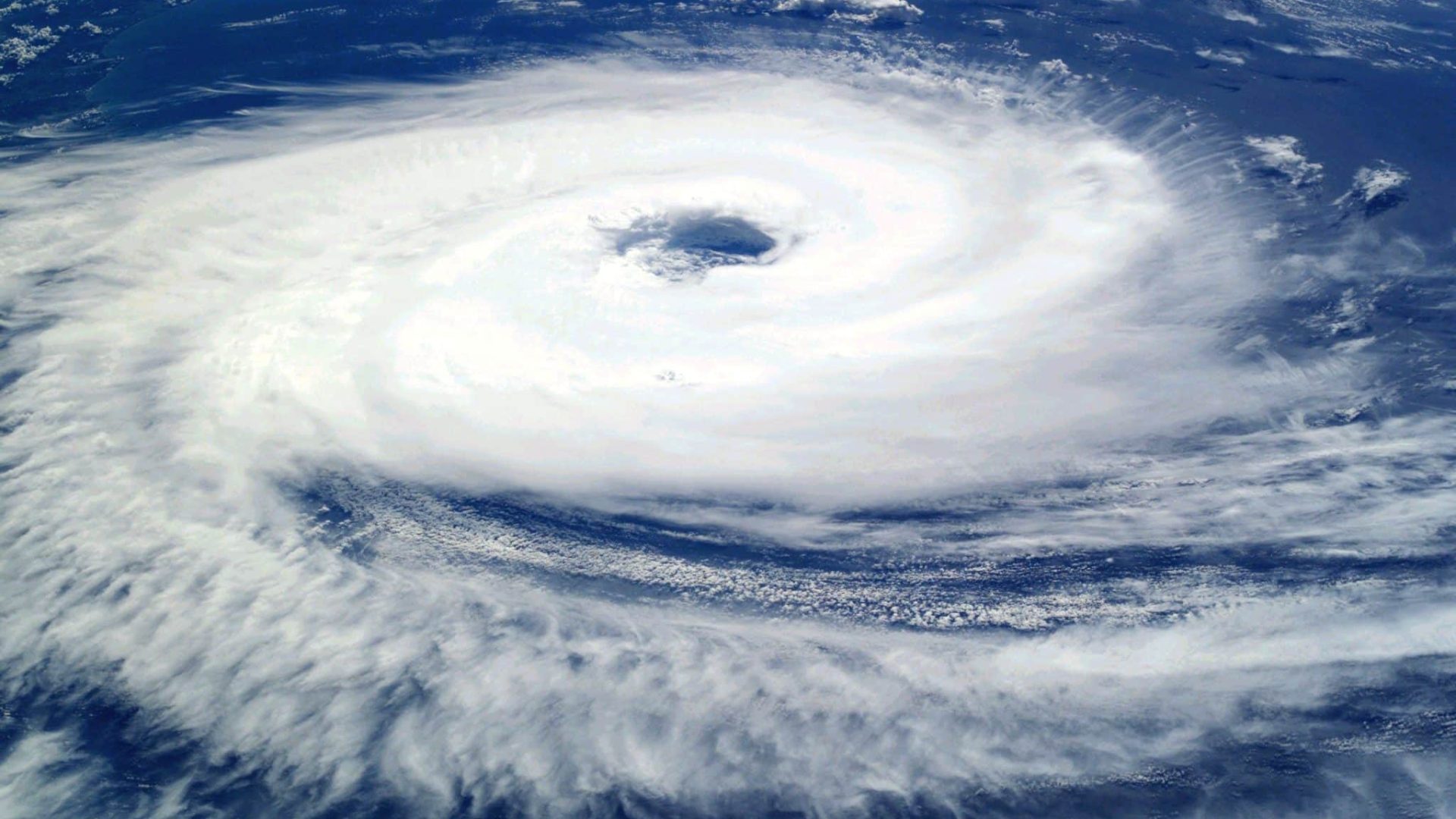 wikiimages-cyclone-62957.jpg